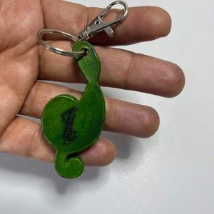 A twelve centimeters green treble clef keychain